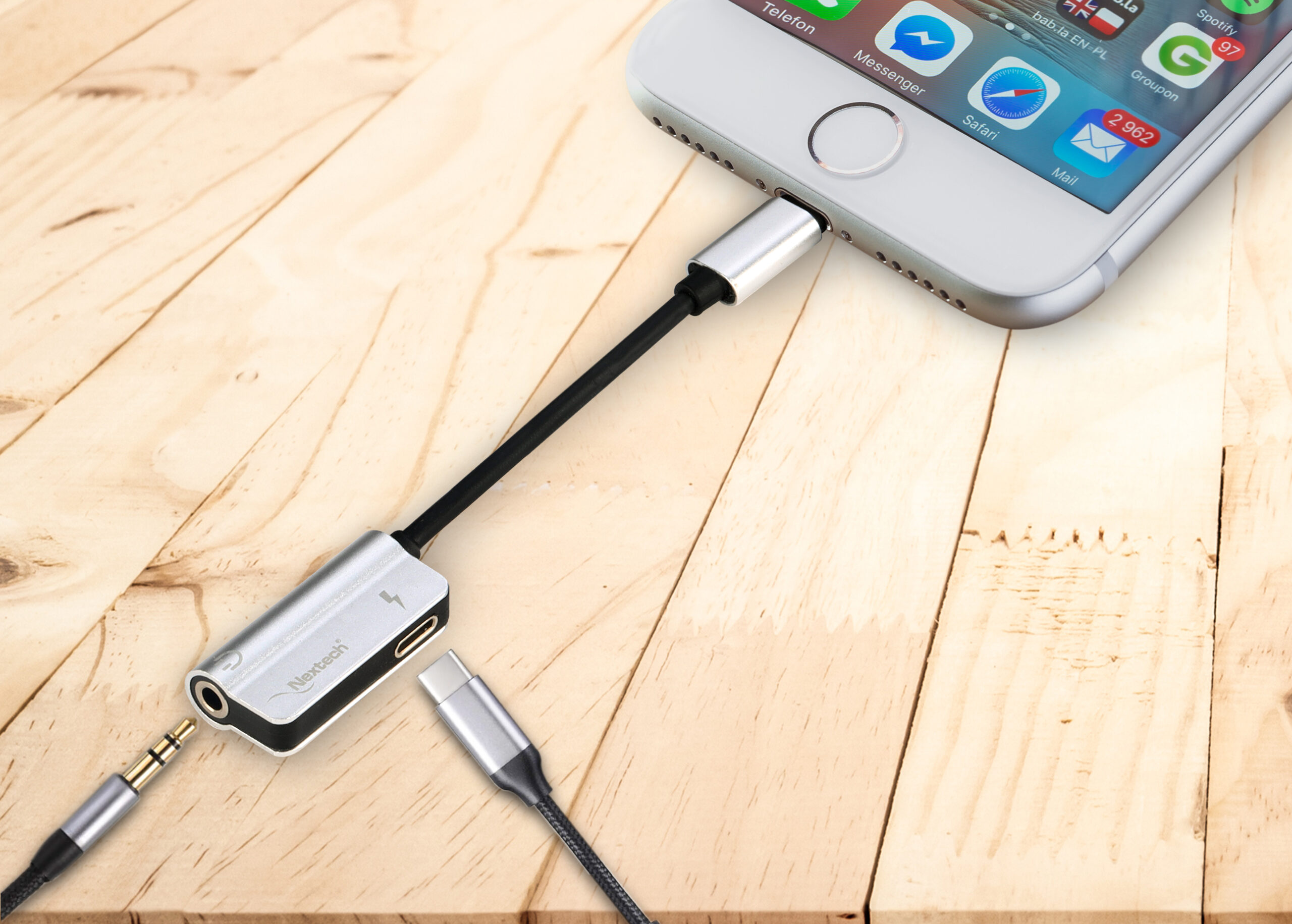 Lightning to Aux Adapter for iPhone/iPad - Nextech